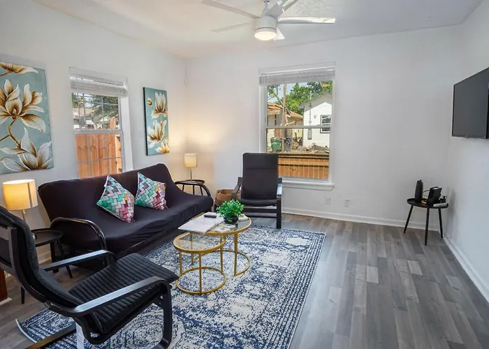 Charming 4Br2Ba Only 5 Mins Downtown Riverwalk