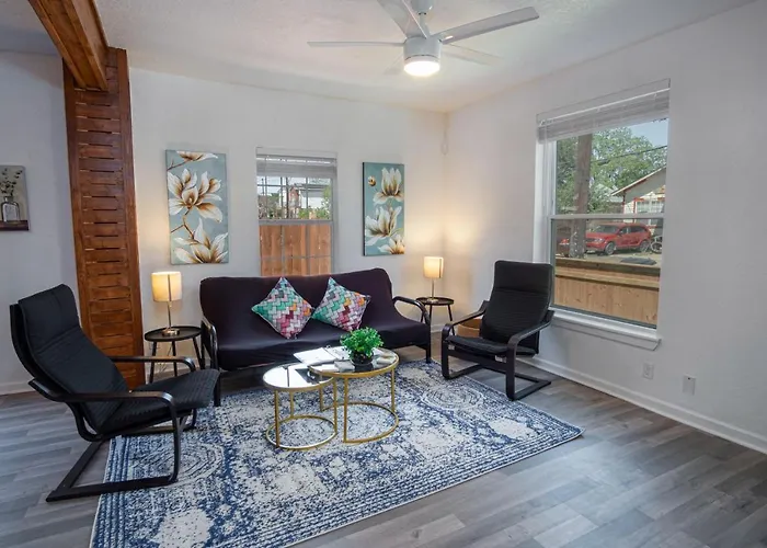 Charming 4Br2Ba Only 5 Mins Downtown Riverwalk