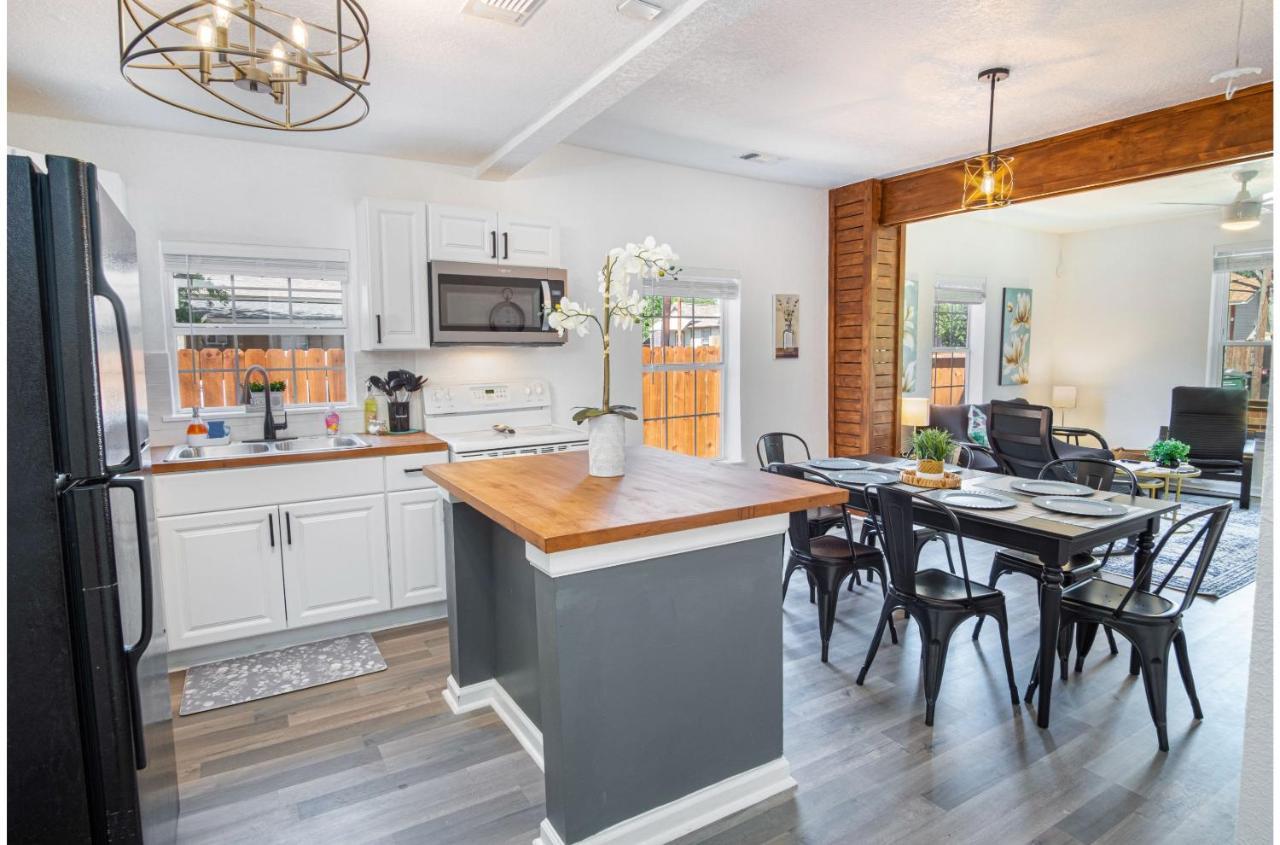 Charming 4br2ba Only 5 Mins Downtown Riverwalk Hébergement de vacances *